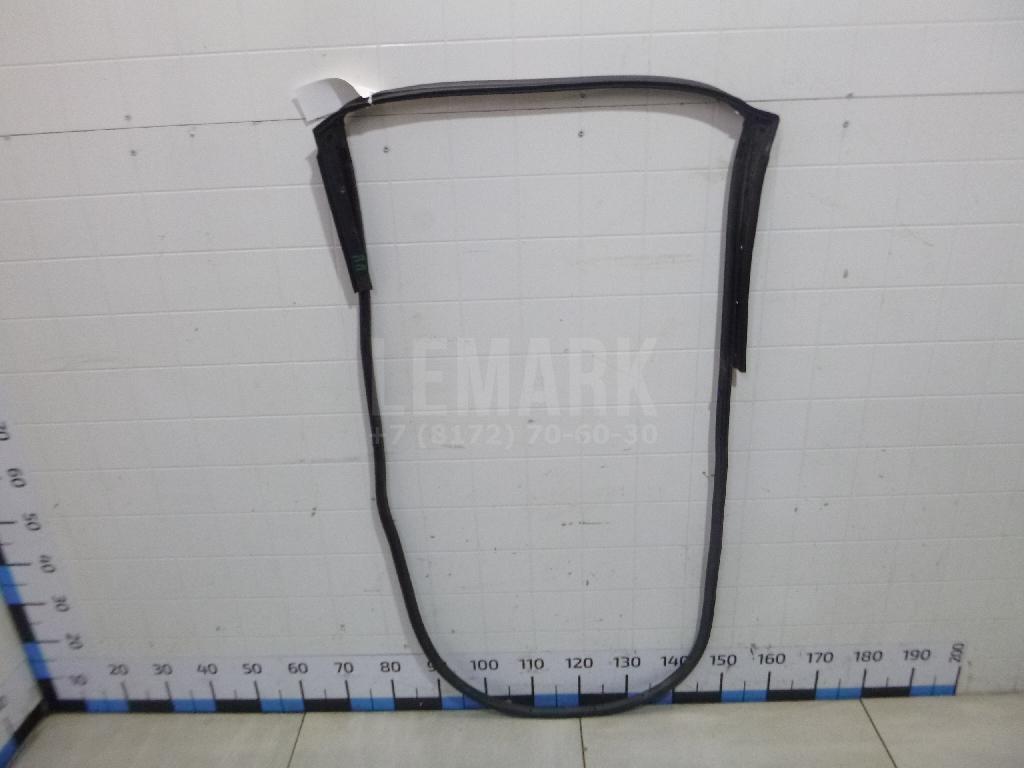 Уплотнитель двери 828304EA1C Nissan