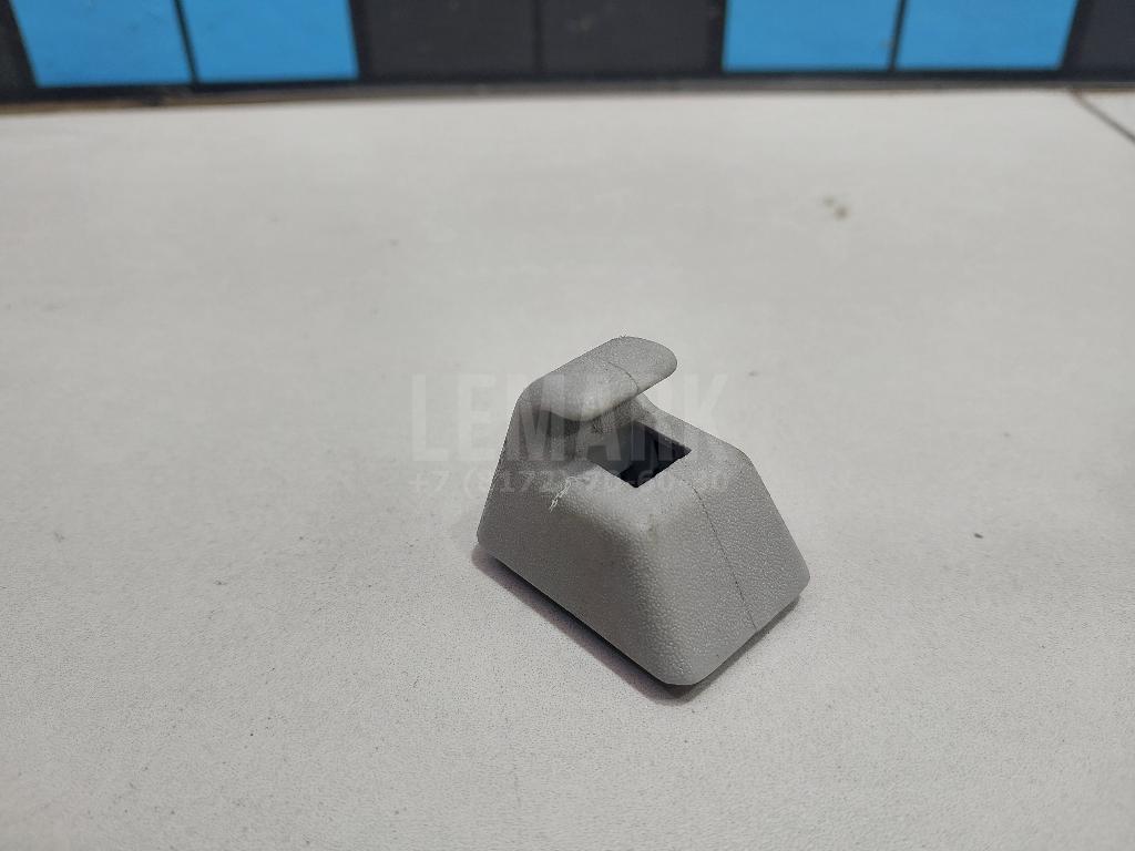Крючок солнцезащитного козырька 1437798 GM