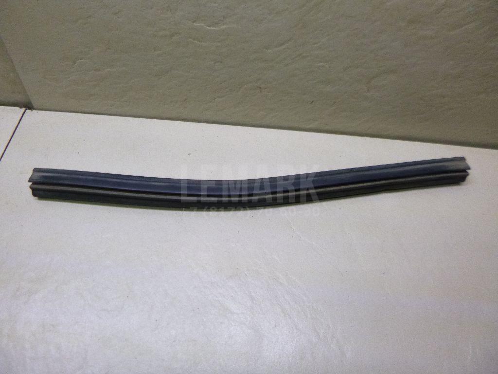 Уплотнитель капота для  BMW X3 E83 2004-2010