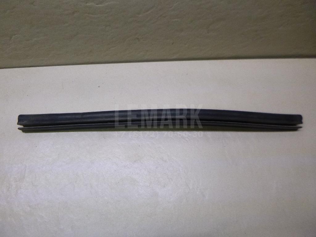 Уплотнитель капота для  BMW X3 E83 2004-2010
