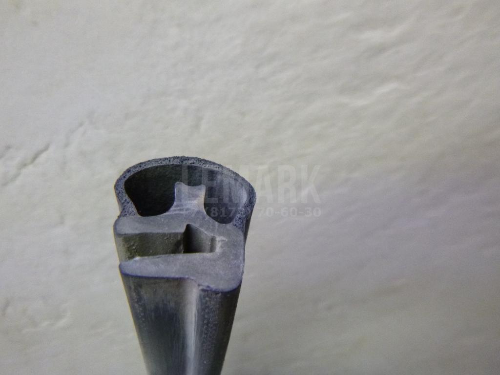 Уплотнитель капота для  BMW X3 E83 2004-2010
