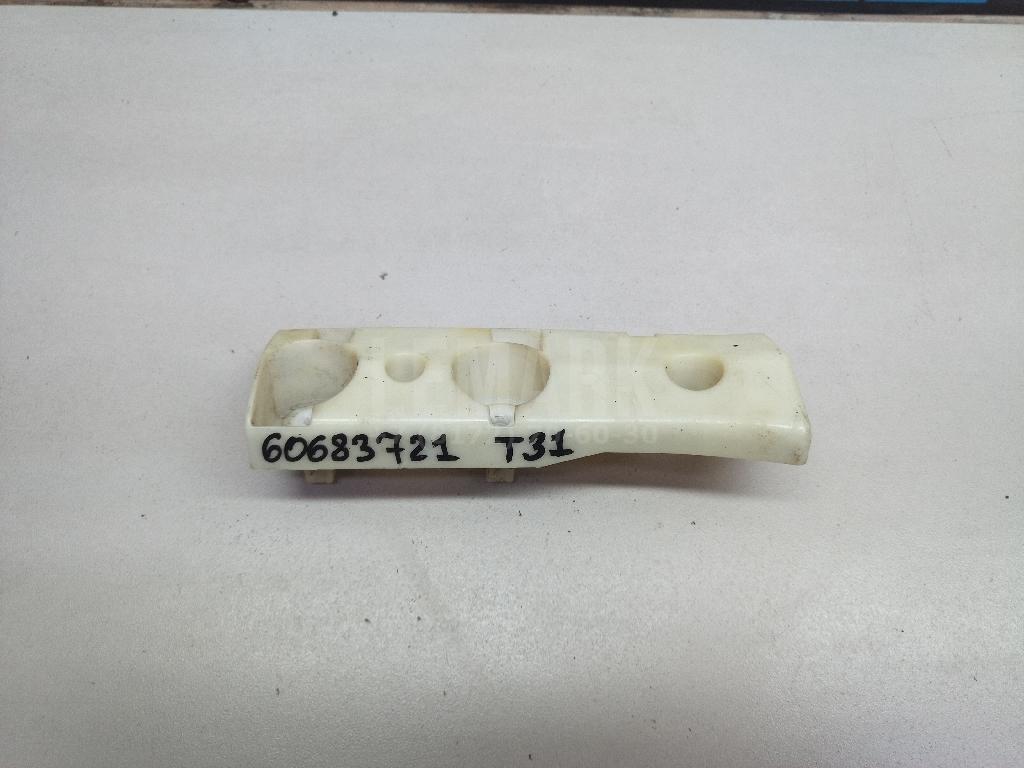 Направляющая заднего бампера правая 85270JG00A Nissan