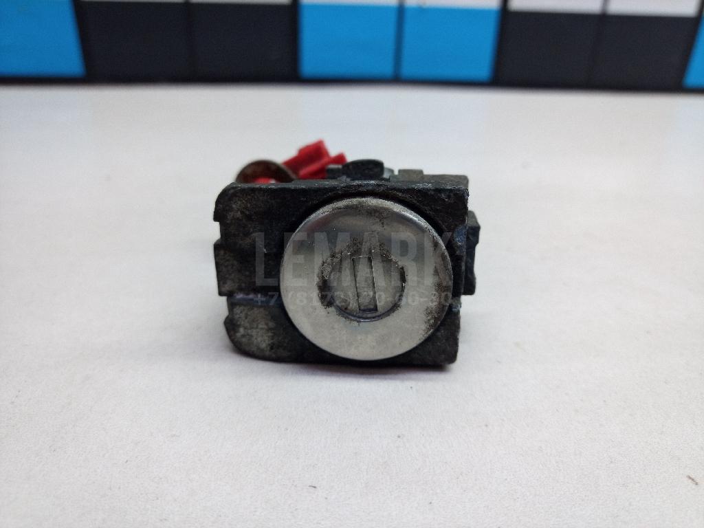 Вставка замка двери лев. H0601JG40A Nissan