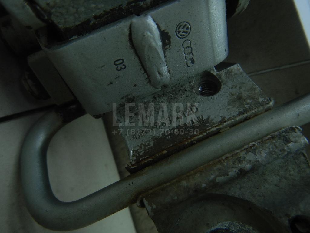 Петля двери задней правой нижняя 4B0833412D VAG
