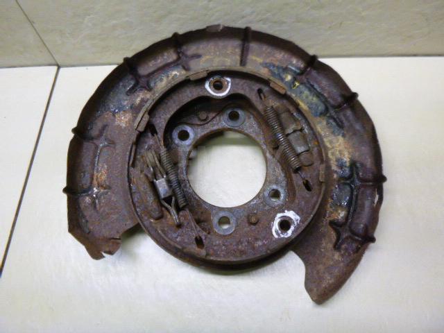 Щит опорный задний правый 582701H000 Hyundai-Kia