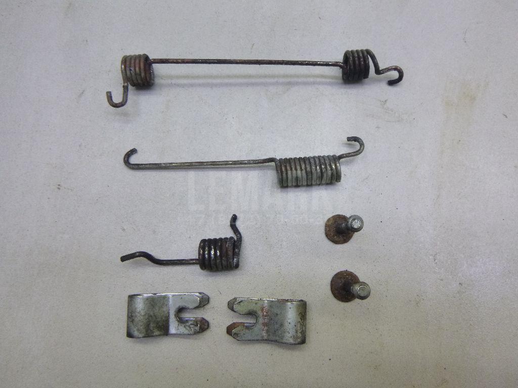 Установочный к-кт задних колодок 1075555 Ford