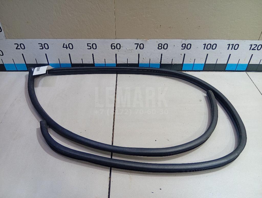 Уплотнитель двери 821201H000EQ Hyundai-Kia