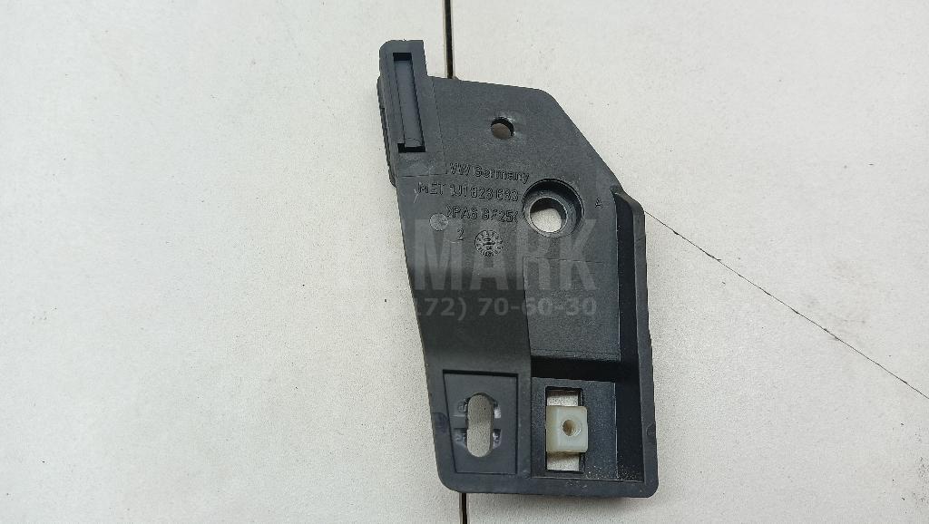 Кронштейн ручки открывания капота 1J1823633 VAG
