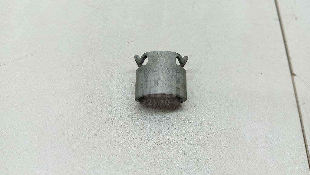 Крепеж форсунки 03C133036D VAG