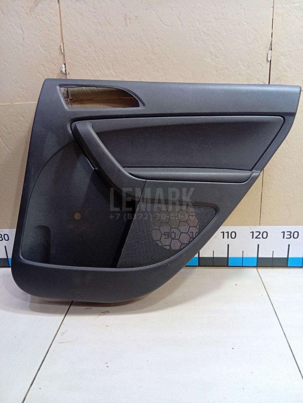 Обшивка двери задней правой 5L0867212 VAG