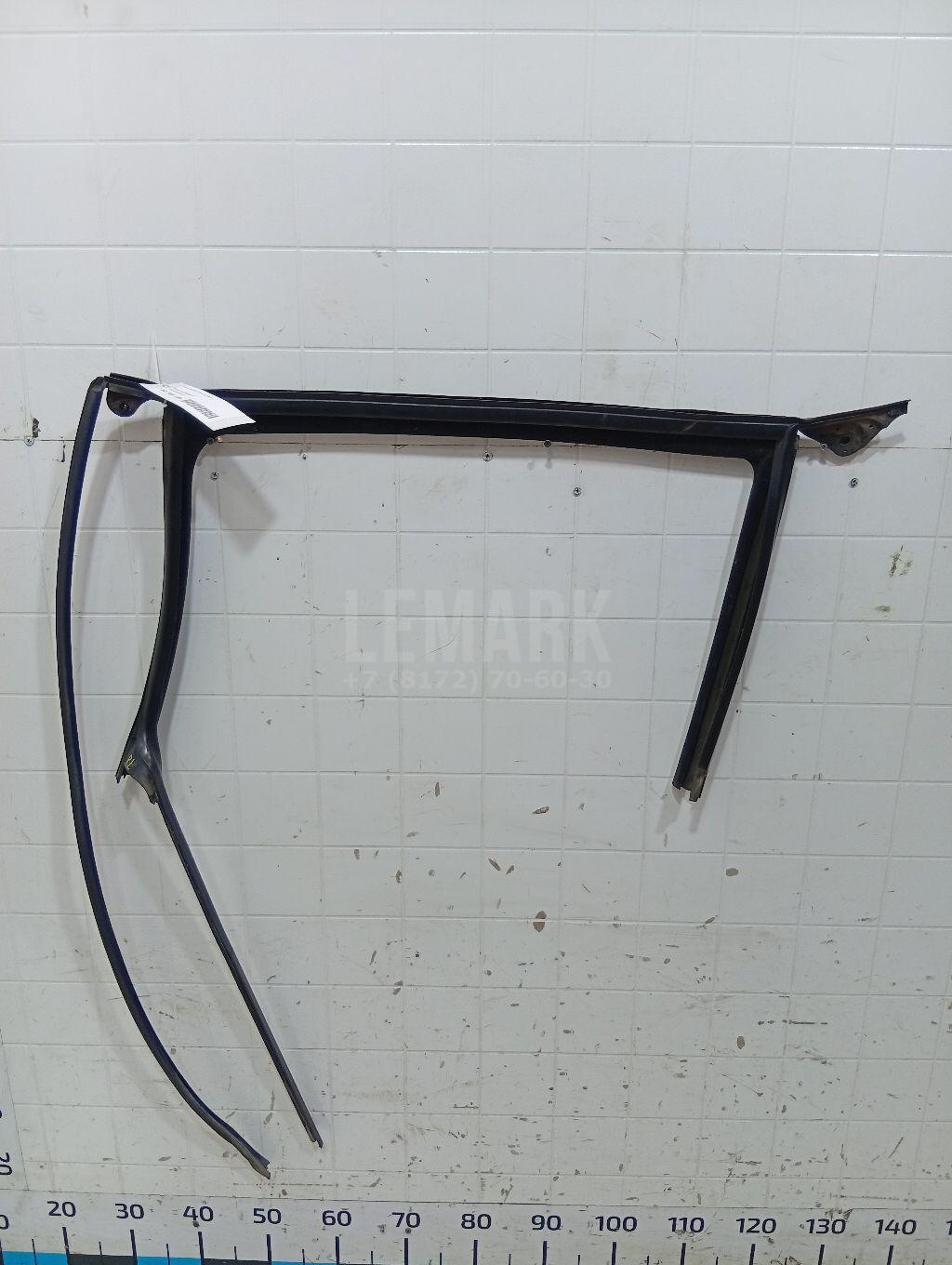 Уплотнитель стекла двери 5L0839431G VAG