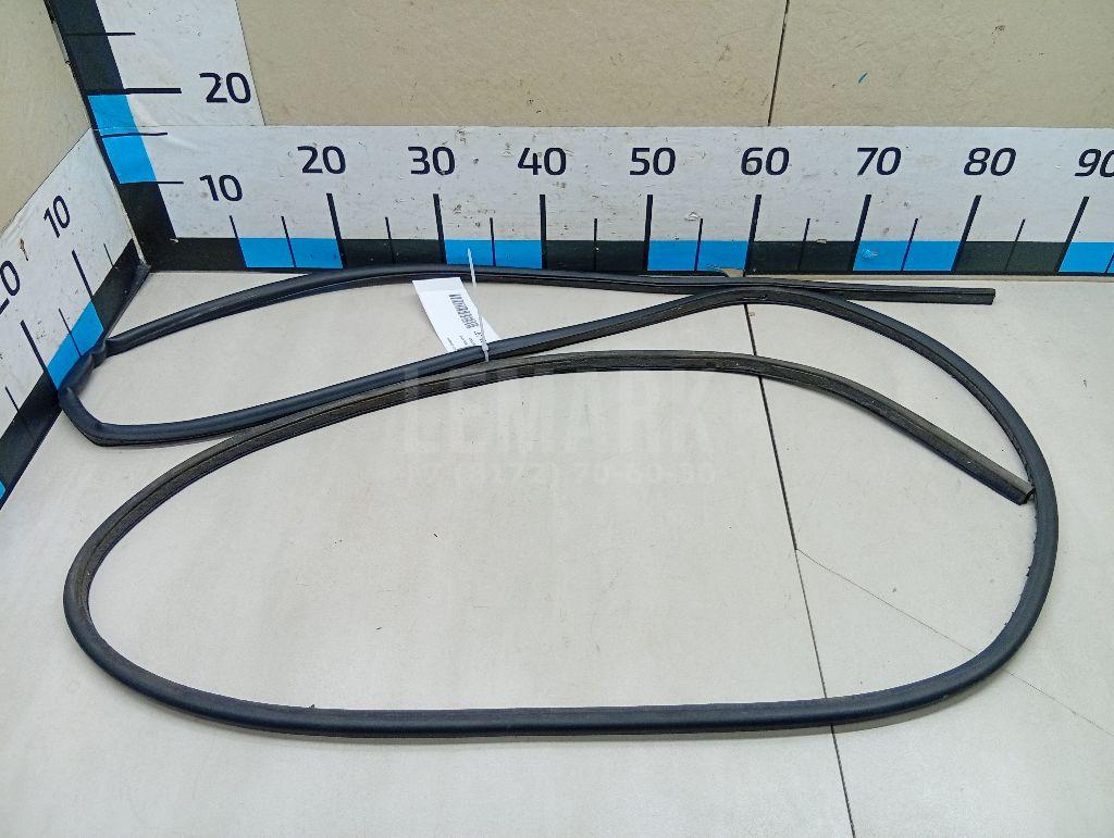 Уплотнитель двери 5L0837702A VAG