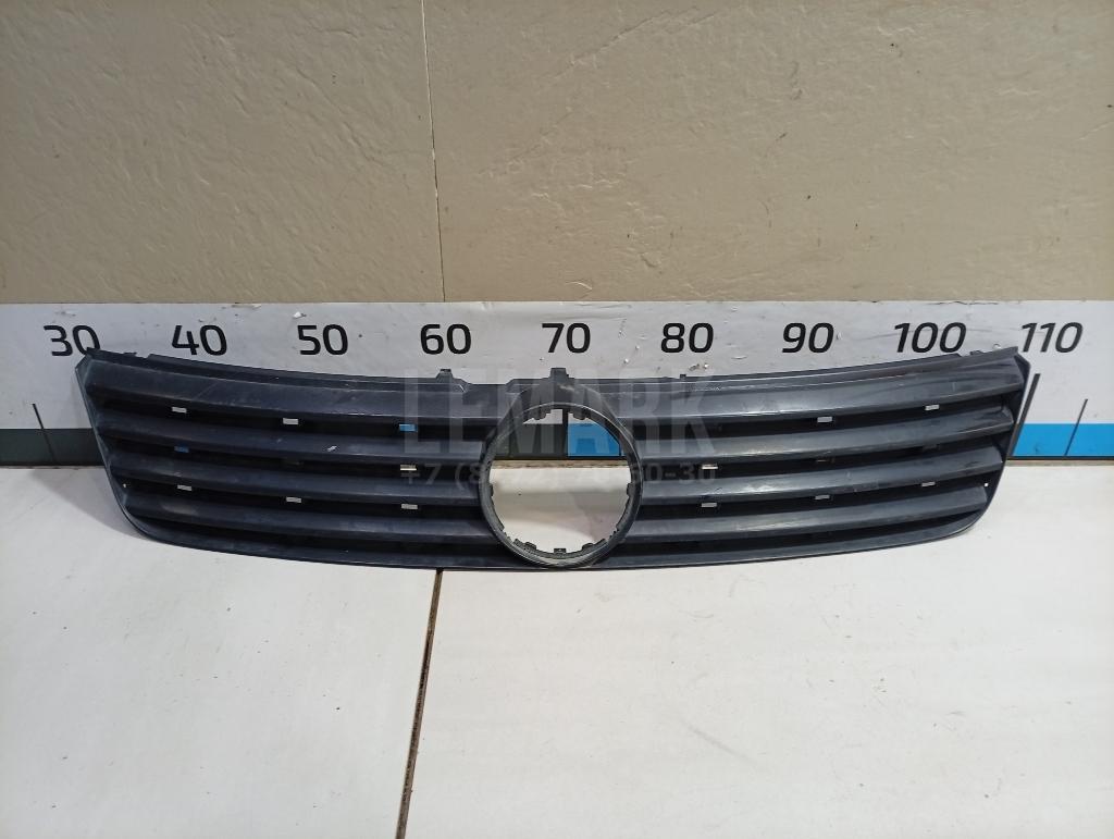 Решетка радиатора 3B0853653C VAG