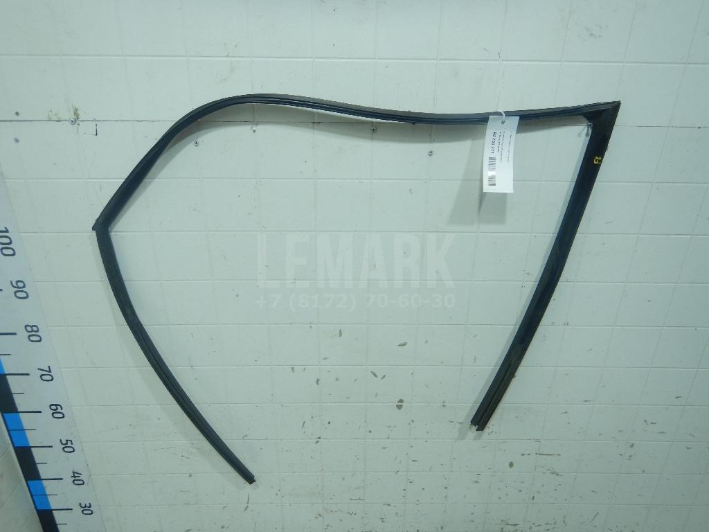 Уплотнитель стекла двери 80331JG000 Nissan