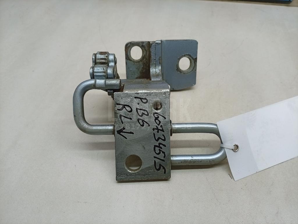 Петля двери задней левой нижняя 3C8833411A VAG