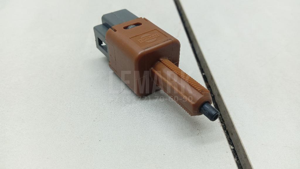 Датчик включения стопсигнала 25320JN00A Nissan