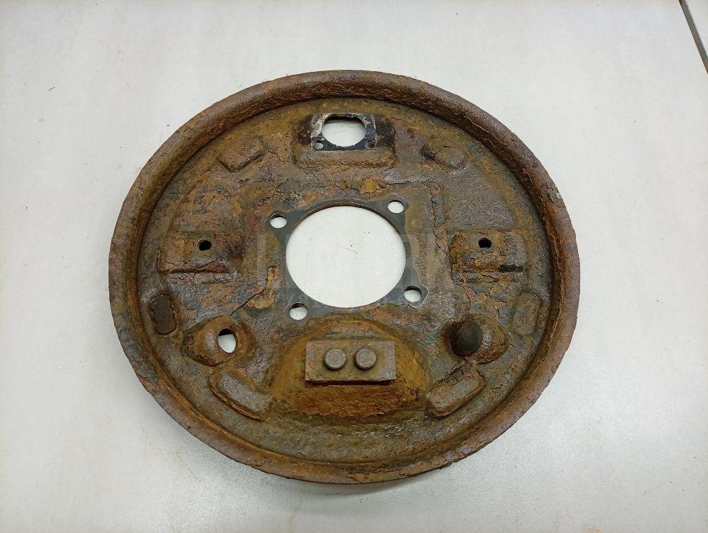 Щит опорный задний левый 1385737 Ford