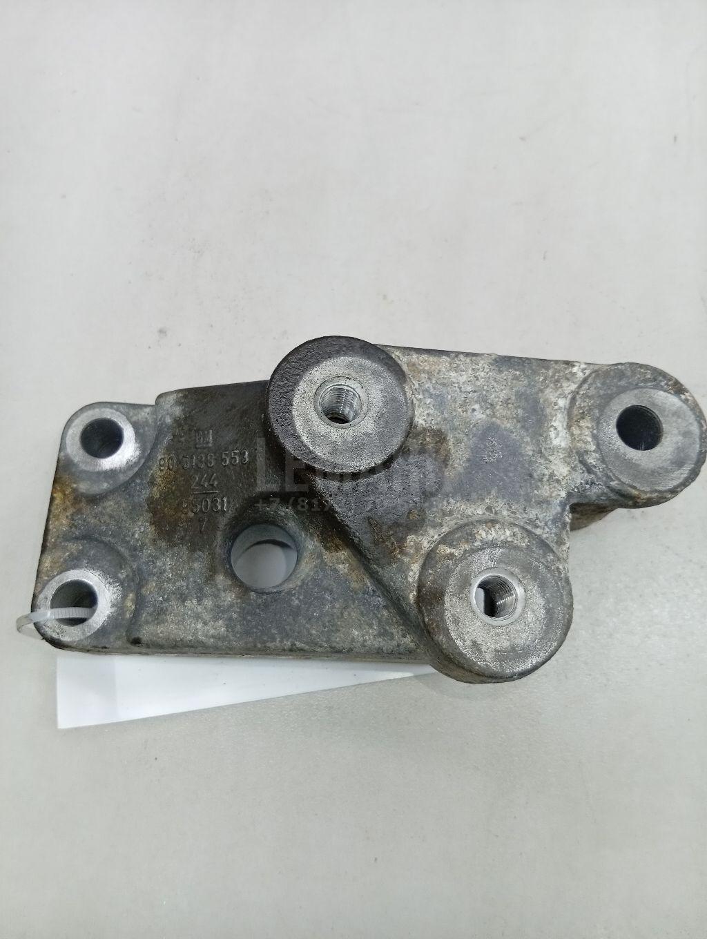 Кронштейн КПП левый 5684033 GM
