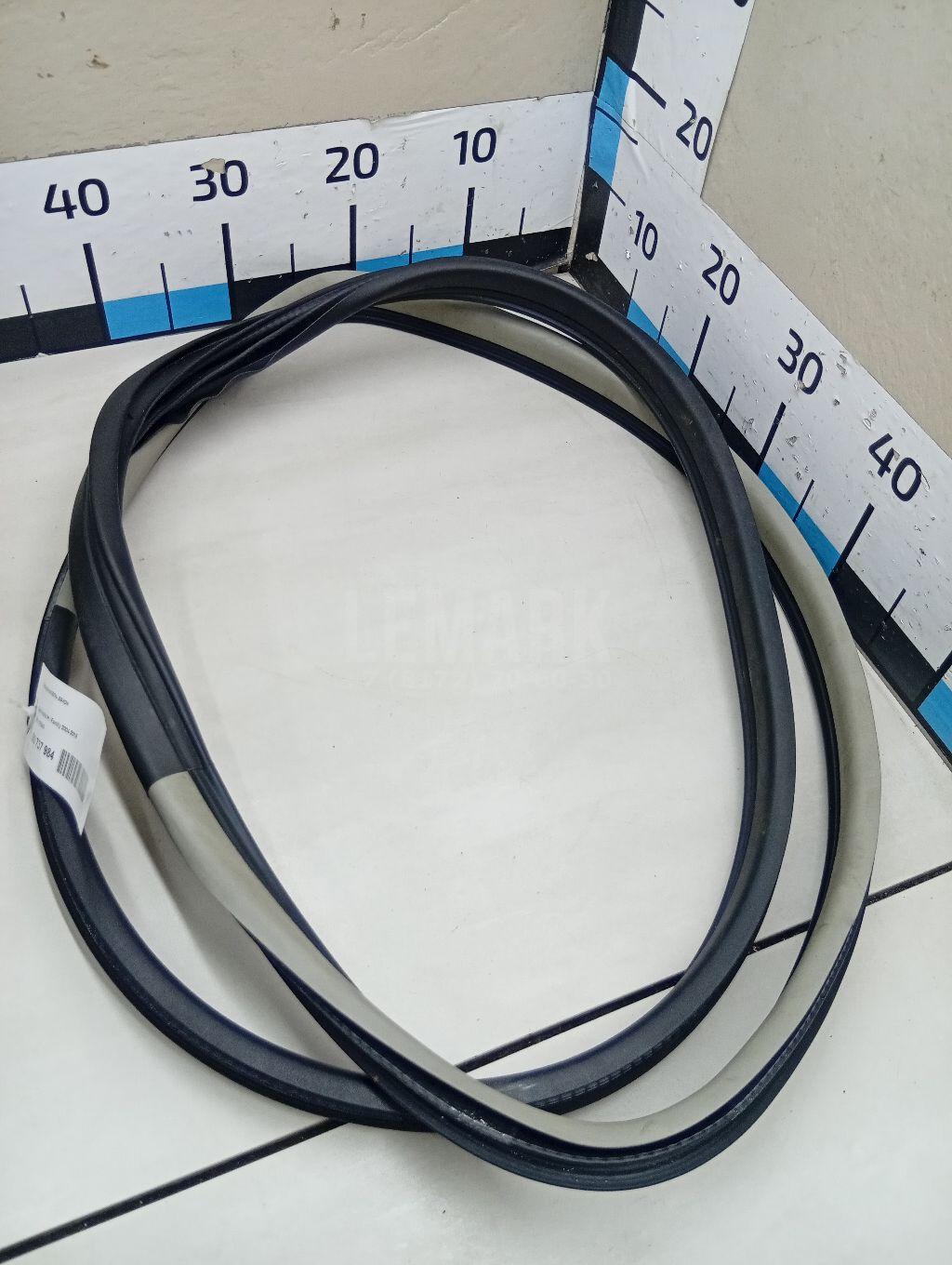 Уплотнитель двери 157943 GM