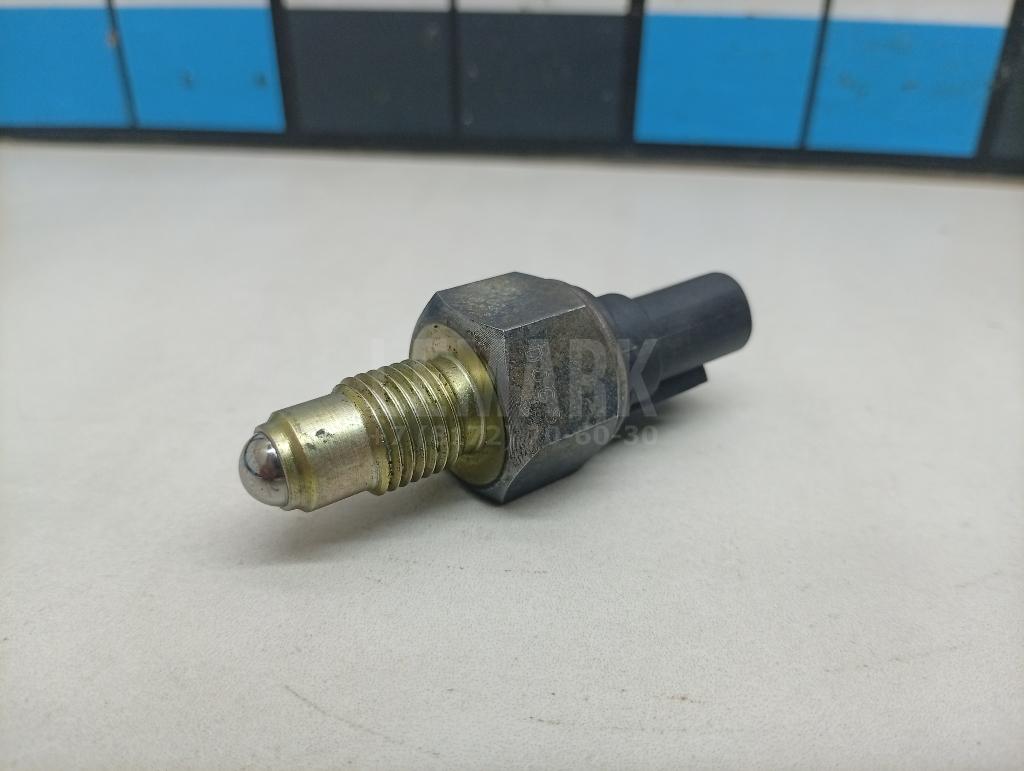 Датчик включения заднего хода MD730979 Mitsubishi