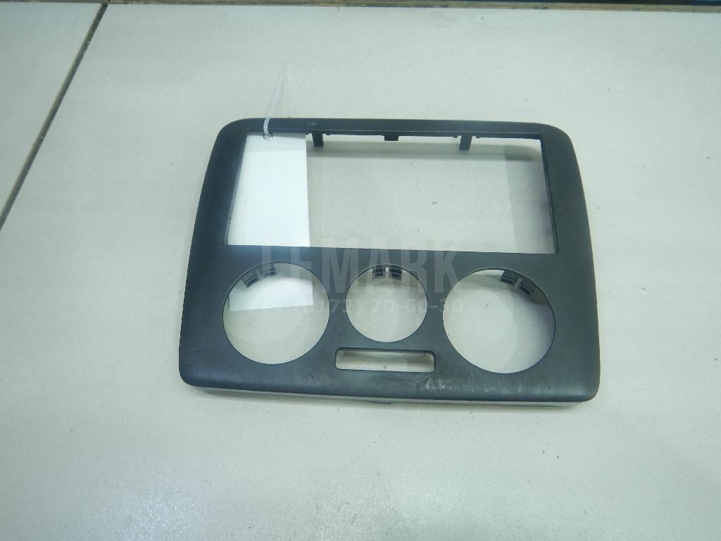 Рамка магнитолы 1U085807101C VAG