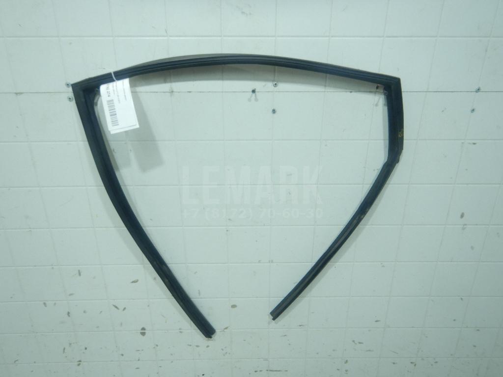 Уплотнитель стекла двери 82331DF31A Nissan