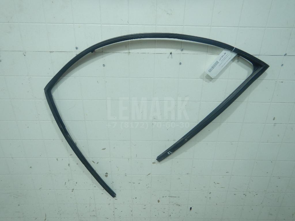 Уплотнитель стекла двери 80331DF31A Nissan