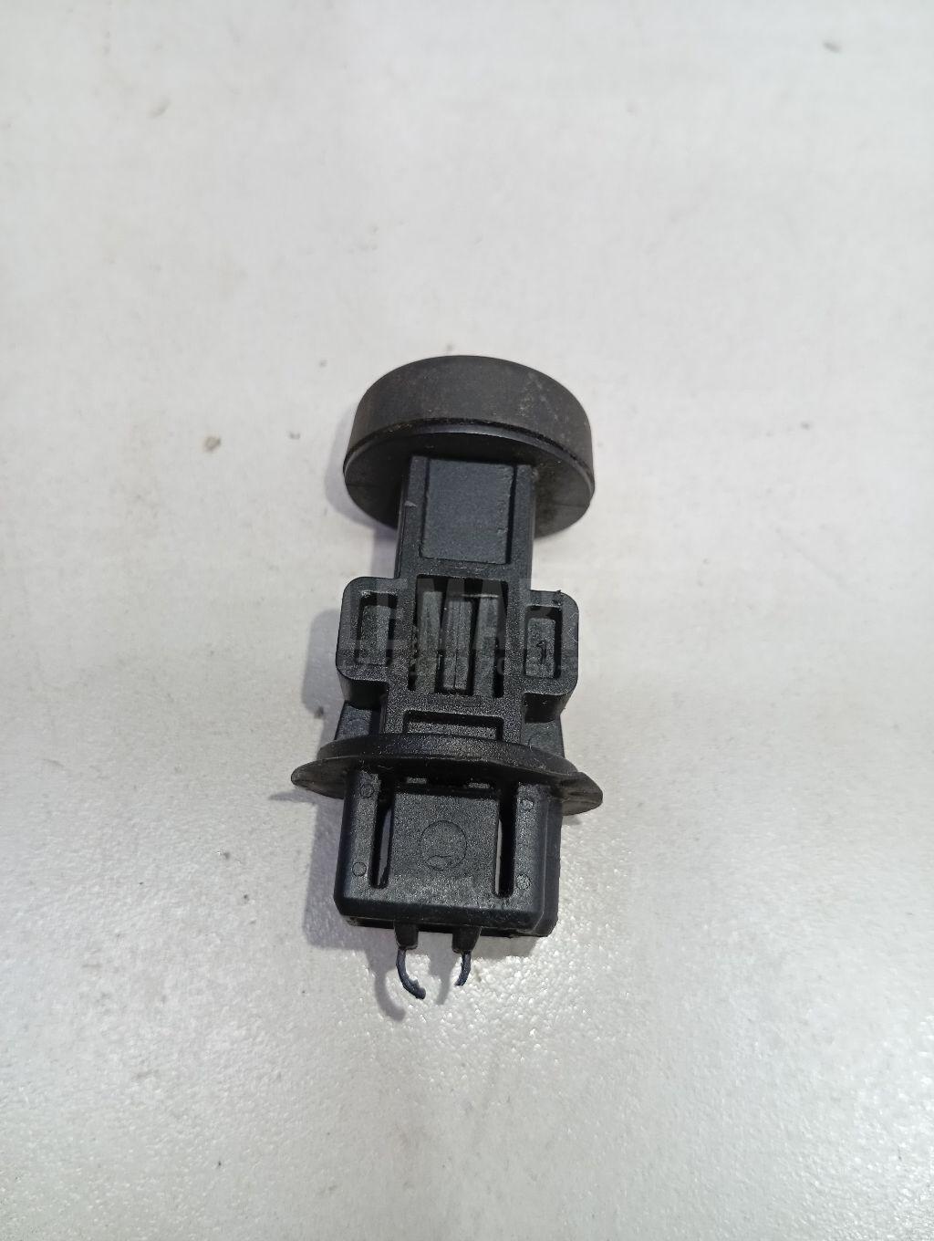 Отбойник капота 65822BR00A Nissan