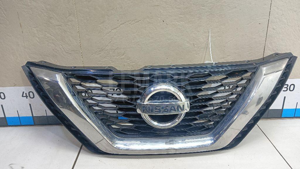 Решетка радиатора 62310HV22C Nissan