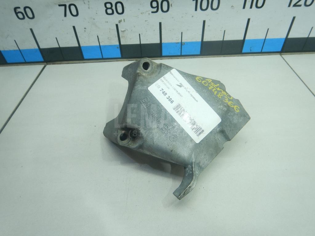 Кронштейн двигателя правый 684136 GM
