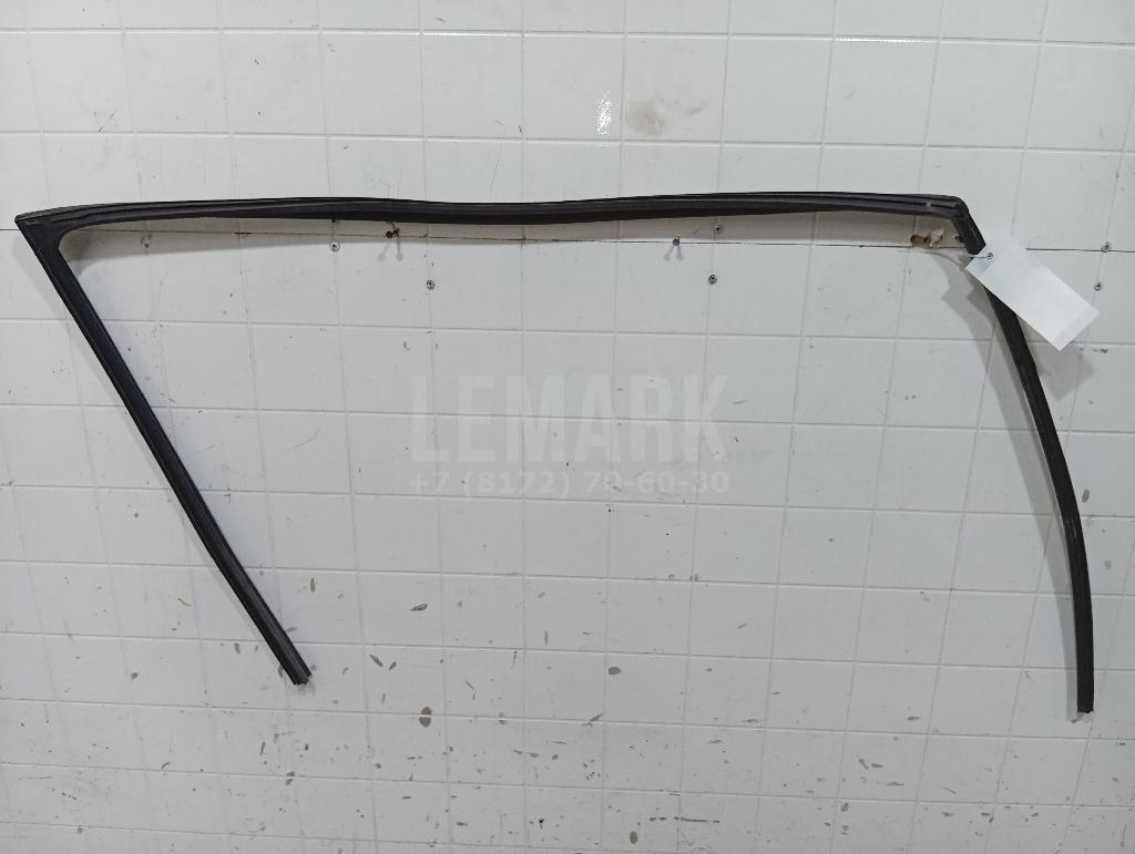 Уплотнитель стекла двери 80331DF31A Nissan