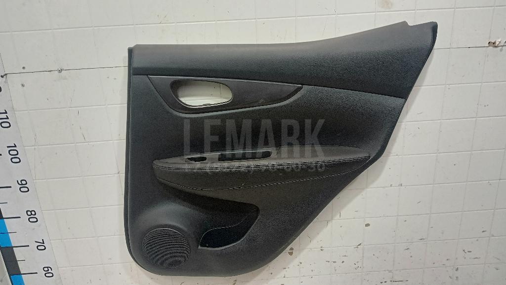 Обшивка двери задней правой 82900HL01B Nissan