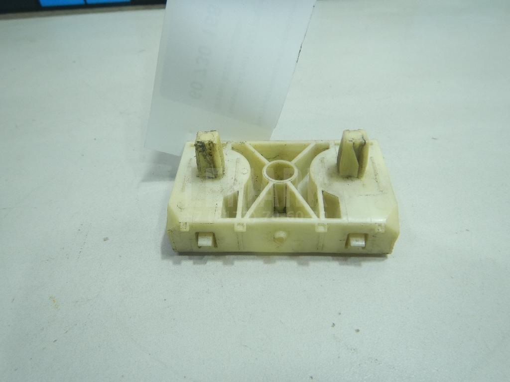 Направляющая переднего бампера 62222JG000 Nissan