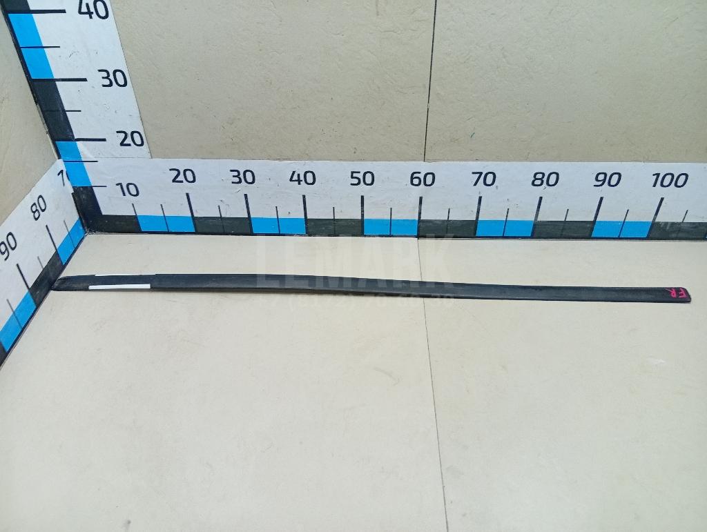 Молдинг передней правой двери 1U4853516C01C VAG