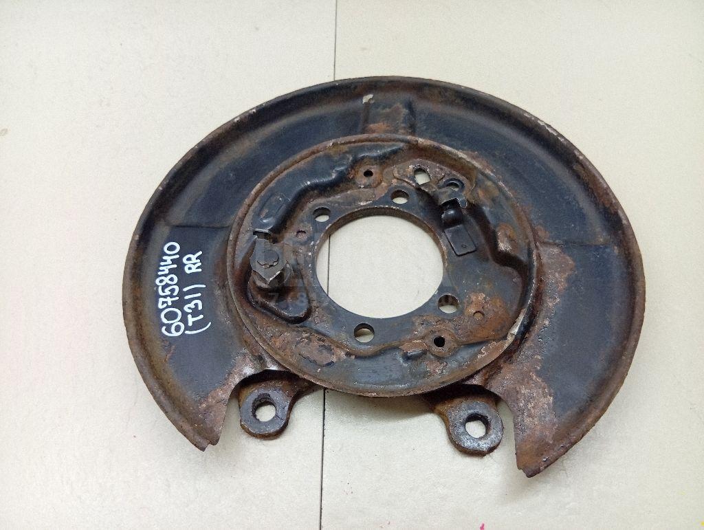 Щит опорный задний правый 44020CY01A Nissan