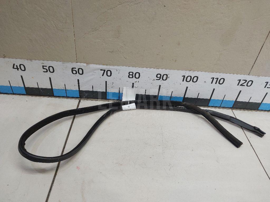 Уплотнитель стекла двери 3B0837439GB41 VAG
