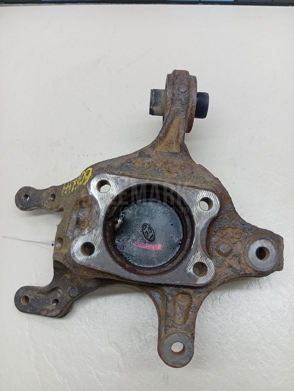 Кулак поворотный задний правый 527202H000 Hyundai-Kia