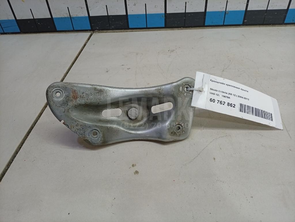 Кронштейн крепления крыла 1Z0810679A VAG