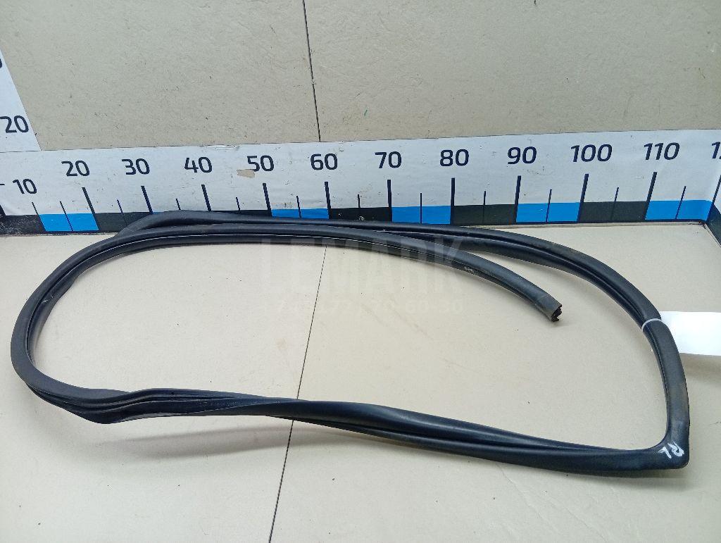 Уплотнитель двери 831101H000EQ Hyundai-Kia