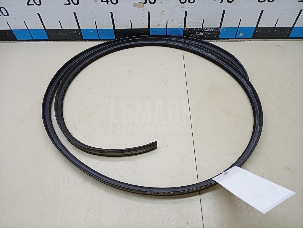 Уплотнитель (наружный) 1U6810957B VAG