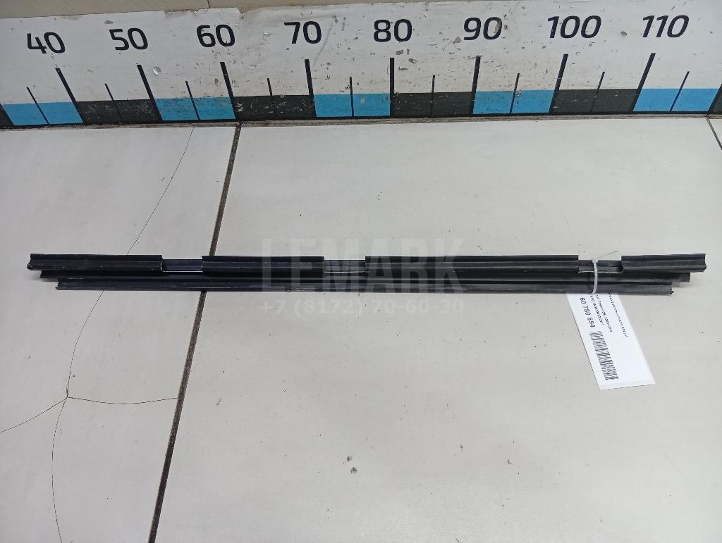 Уплотнитель стекла двери 3B0839472CB41 VAG