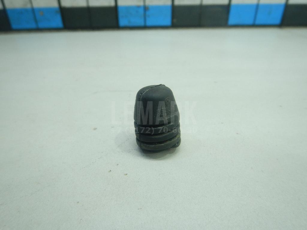 Отбойник капота 867827500A VAG