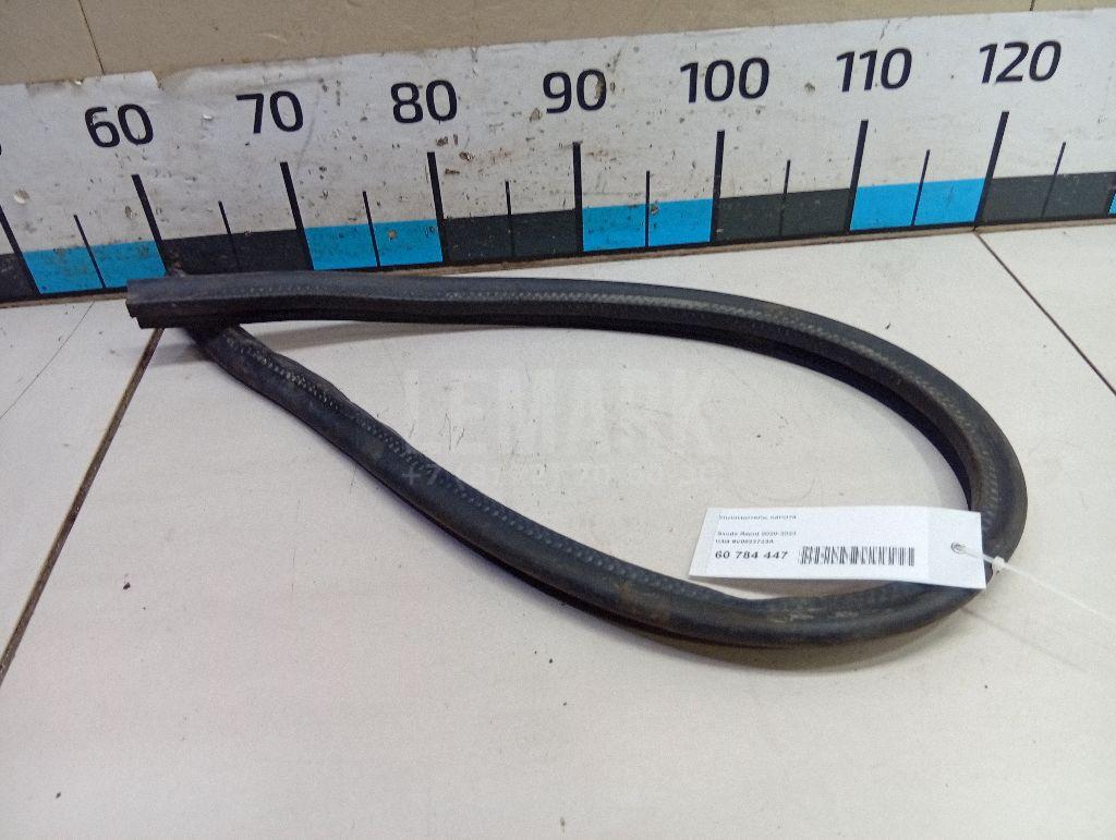 Уплотнитель капота 6V0823723A VAG