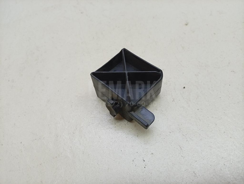 Крепеж решетки радиатора 1383847 Ford
