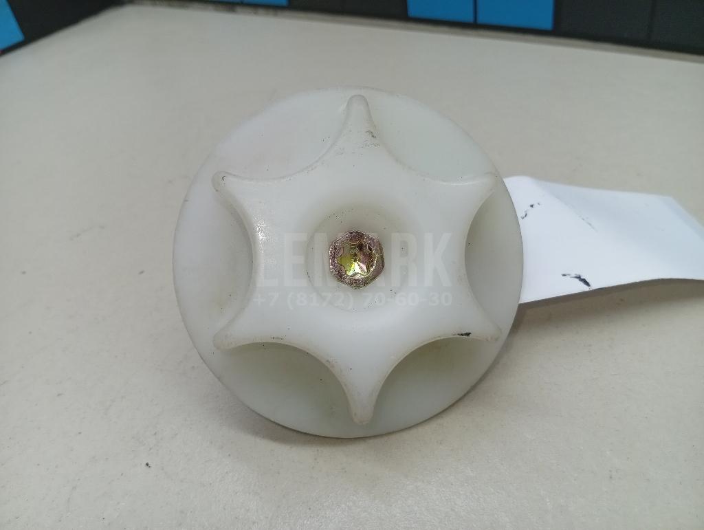Болт крепления запасного колеса 748100V700 Nissan