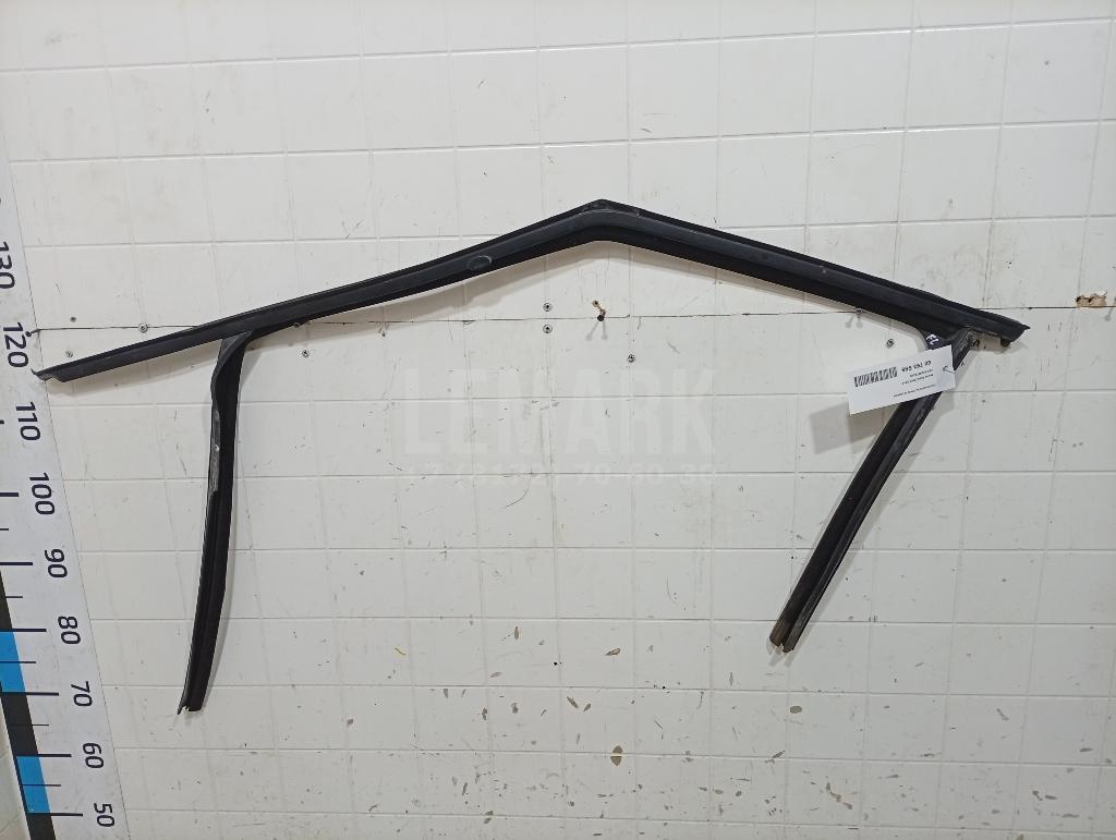 Уплотнитель стекла двери 5J0837431G VAG