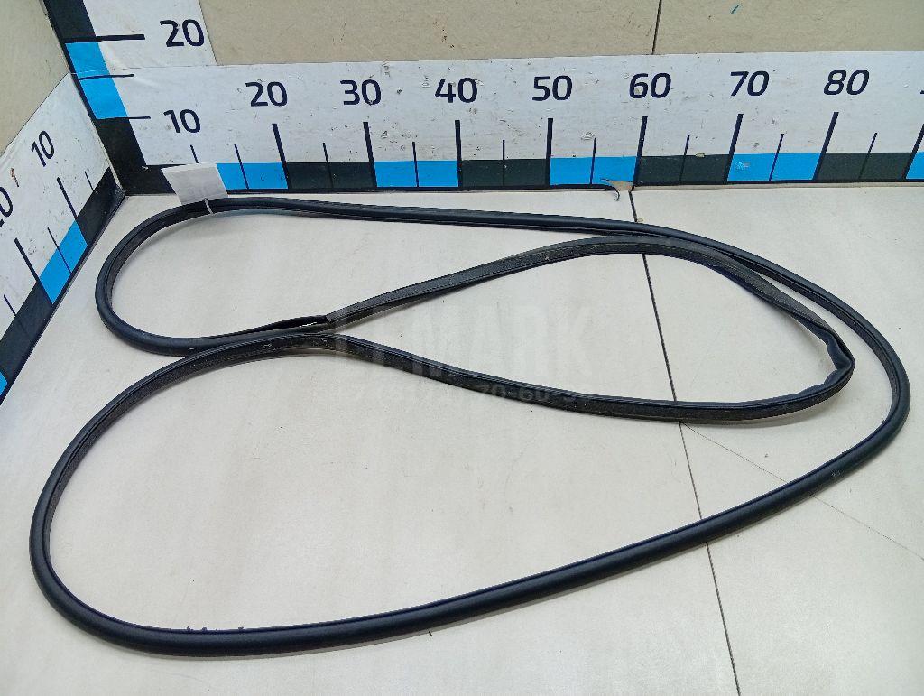 Уплотнитель двери 5L0839702 VAG