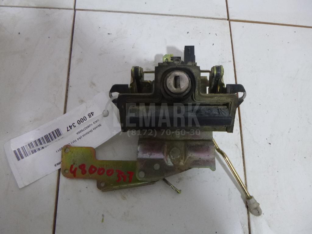 Ручка двери багажника наружная 1U6827565K VAG