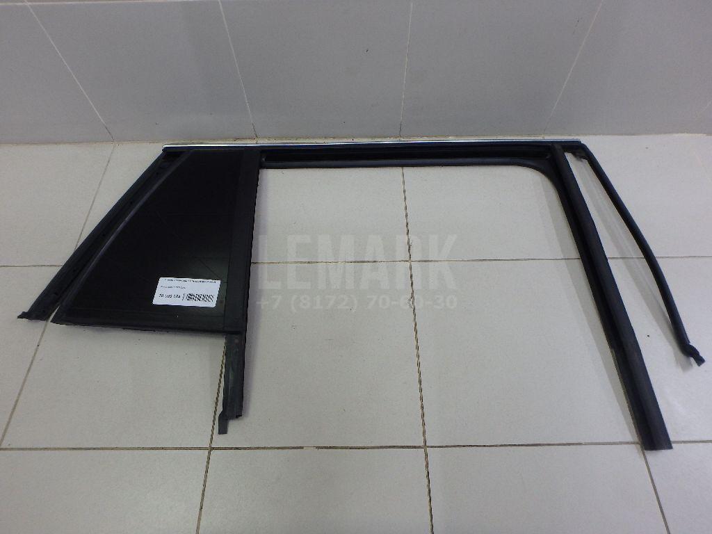 Стекло двери задней правой (форточка) 3T9845210H VAG