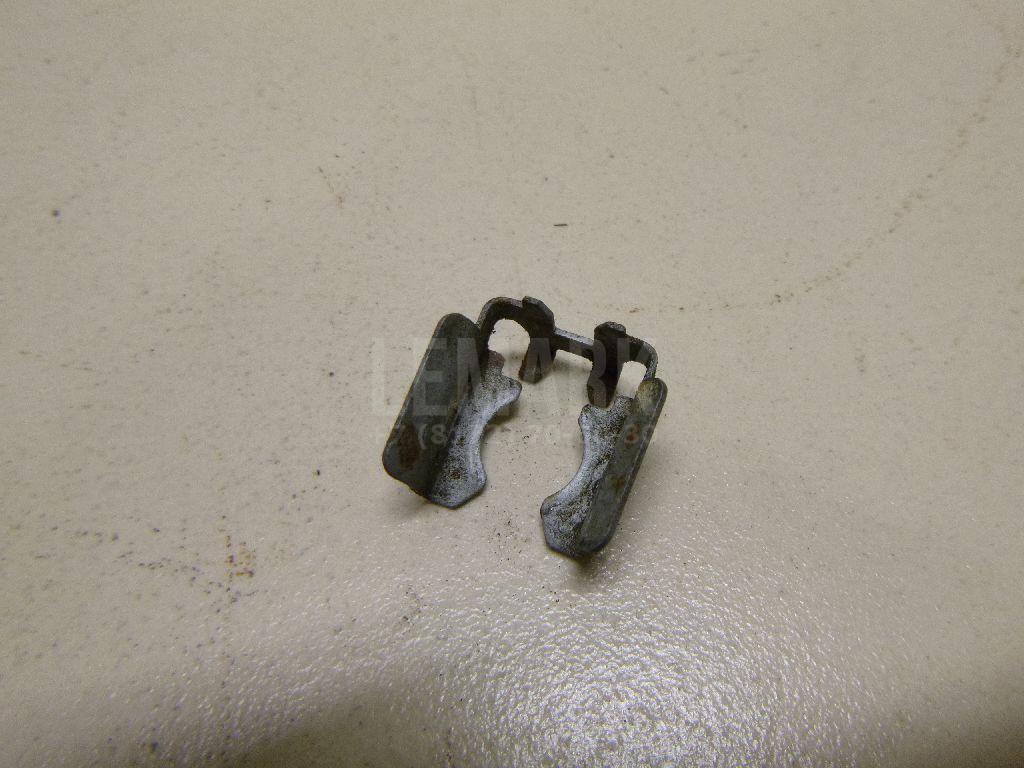 Кронштейн форсунки 175715L30A Nissan